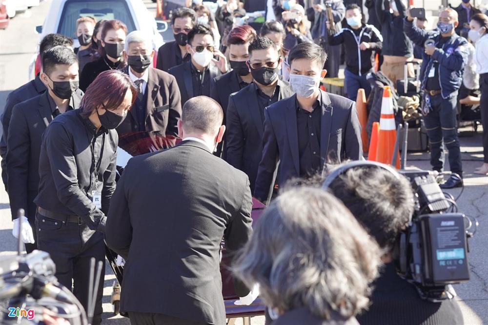 Lễ viếng NS Chí Tài tại Mỹ: Quan tài NS Chí Tài đóng lại vĩnh viễn, bà xã Phương Loan không nỡ rời xa linh cữu-32