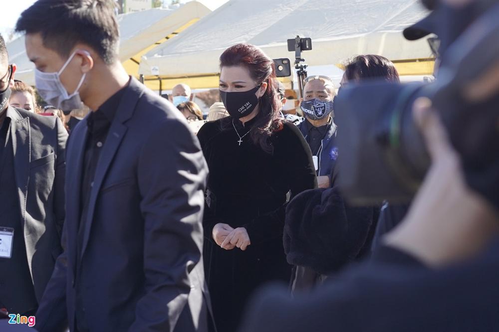 Lễ viếng NS Chí Tài tại Mỹ: Quan tài NS Chí Tài đóng lại vĩnh viễn, bà xã Phương Loan không nỡ rời xa linh cữu-33