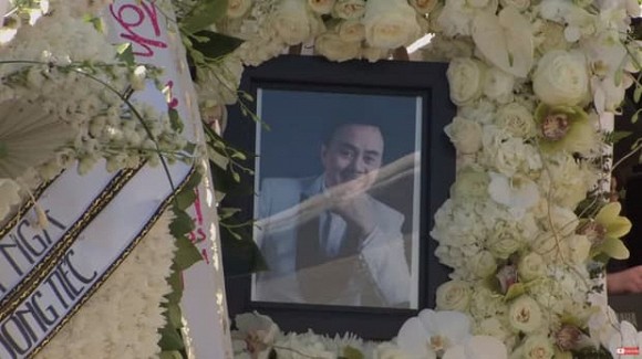 Rớt nước mắt với bài thơ Hoài Linh viết tặng cố nghệ sĩ Chí Tài trong tang lễ tại Mỹ-1