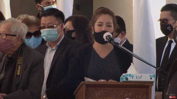 Lễ viếng NS Chí Tài tại Mỹ: Ca sĩ Phương Loan lặng lẽ bên chồng, kỷ vật được đặt vào tay linh cữu, Bằng Kiều và dàn sao đến tiễn đưa-1