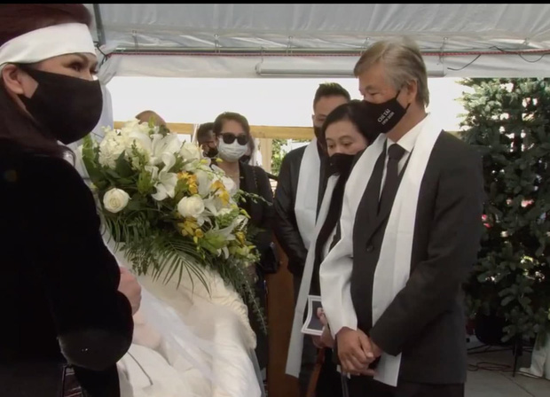 Lễ viếng NS Chí Tài tại Mỹ: Quan tài NS Chí Tài đóng lại vĩnh viễn, bà xã Phương Loan không nỡ rời xa linh cữu-12