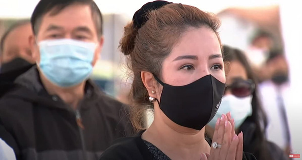 Lễ viếng NS Chí Tài tại Mỹ: Quan tài NS Chí Tài đóng lại vĩnh viễn, bà xã Phương Loan không nỡ rời xa linh cữu-21