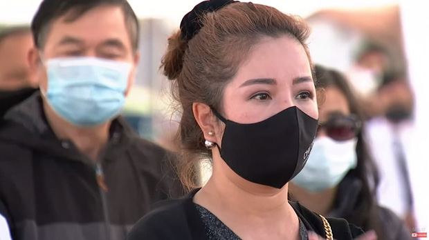 Lễ viếng NS Chí Tài tại Mỹ: Quan tài NS Chí Tài đóng lại vĩnh viễn, bà xã Phương Loan không nỡ rời xa linh cữu-22