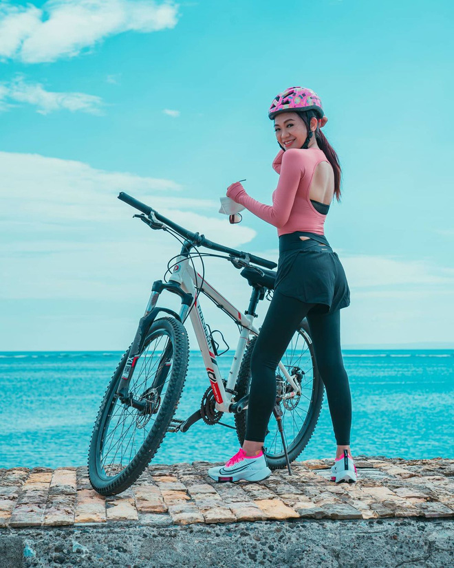 Bà nội 53 tuổi nhưng nhan sắc, vóc dáng vẫn như gái đôi mươi: Thời gian bỏ quên cô ấy mất rồi!-10