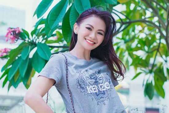 Bà nội 53 tuổi nhưng nhan sắc, vóc dáng vẫn như gái đôi mươi: Thời gian bỏ quên cô ấy mất rồi!