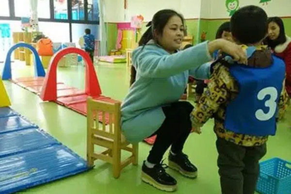 Tranh cãi dữ dội clip cô giáo ở TP. HCM nhảy sexy trong lớp học: Tạo tiếng cười vui trên giảng đường hay vượt ngoài chuẩn mực sư phạm?-4