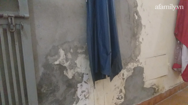 Hà Nội: Nỗi kinh hoàng thang máy rơi tự do còn chưa nguôi ngoai, dân chung cư lại phải vật lộn chung sống với nhà xuống cấp, tường nham nhở-5