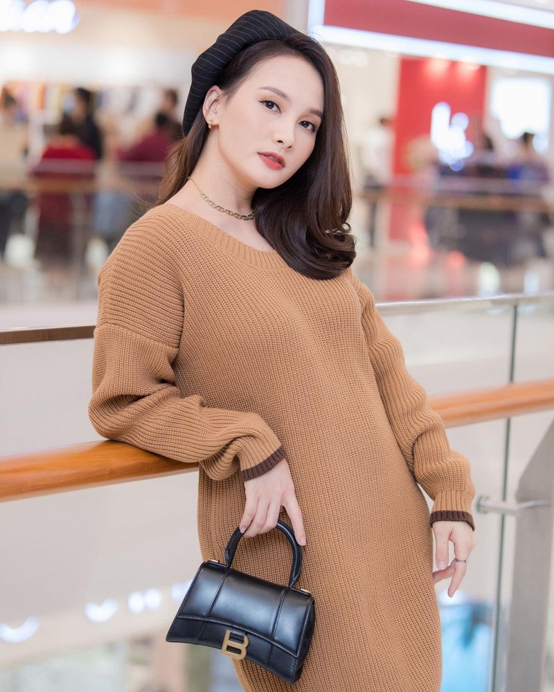 Tâm Tít khoe dáng nuột với cây đen - Minh Hằng lên đồ menswear ngầu đét-3