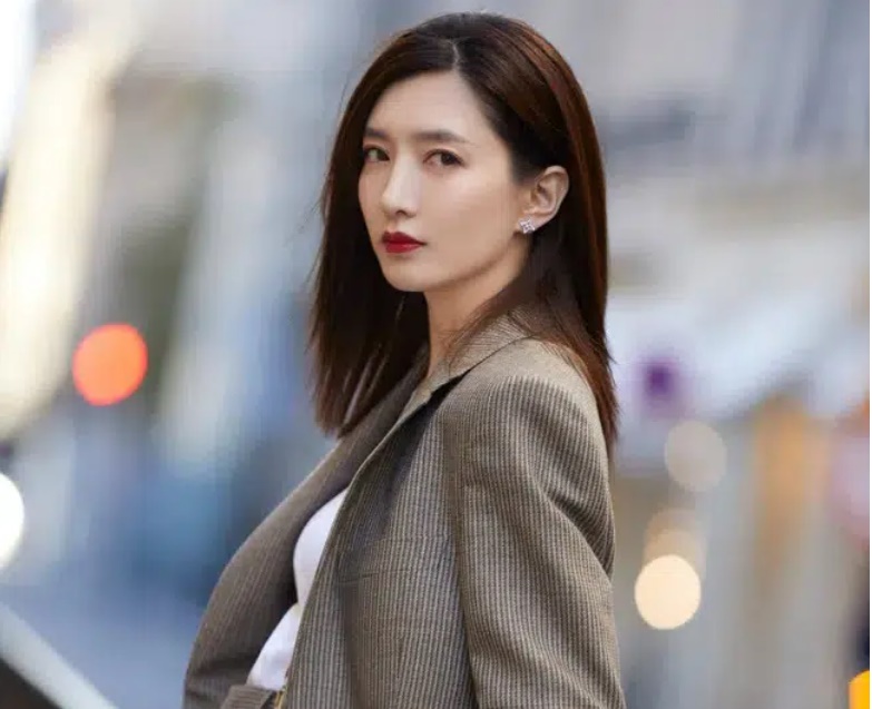 Mẹ chồng tổ chức tiệc ăn mừng khi con trai ly hôn, 2 năm sau vào lúc nửa đêm bà phải gọi cho con dâu cũ khóc nghẹn không thành tiếng-2