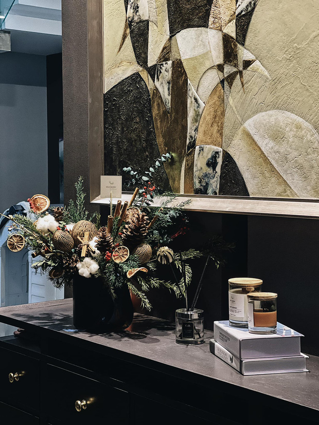 Trầm trồ trước màn khoe nhà dịp Giáng sinh của Á hậu Tú Anh, tông màu độc lạ tôn lên đẳng cấp khó ai bì-4