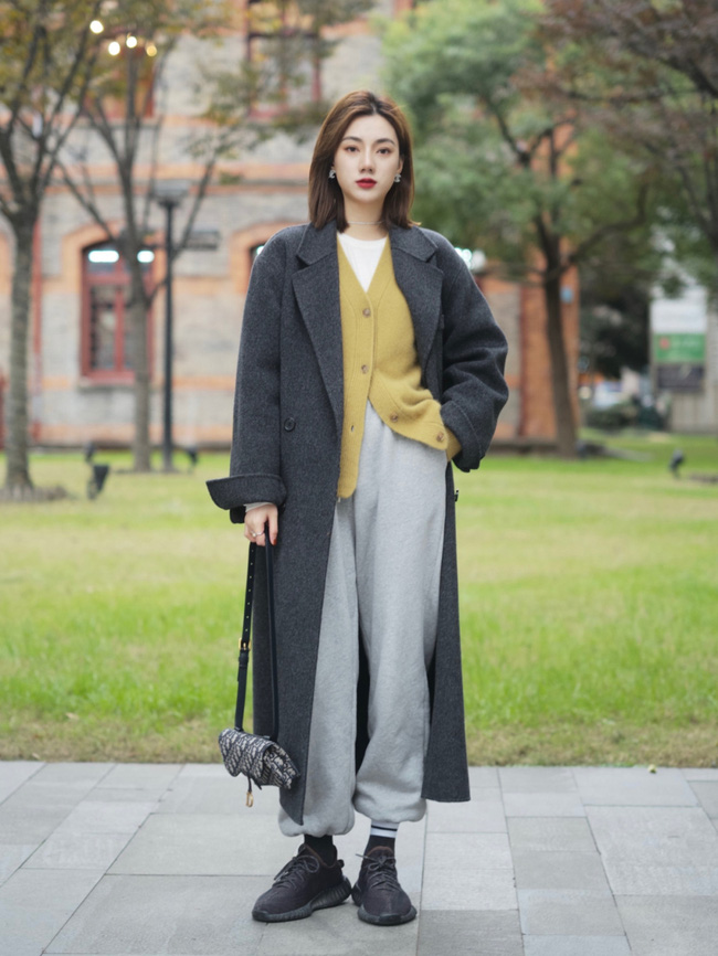 Street style Châu Á: Áo khoác dạ dáng dài phủ sóng, ngắm loạt 15 bức ảnh mà vỡ ra được bao nhiêu cách mix hay-2