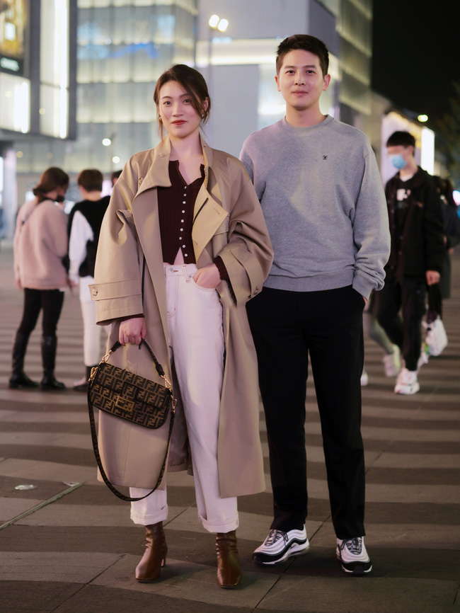 Street style Châu Á: Áo khoác dạ dáng dài phủ sóng, ngắm loạt 15 bức ảnh mà vỡ ra được bao nhiêu cách mix hay-13