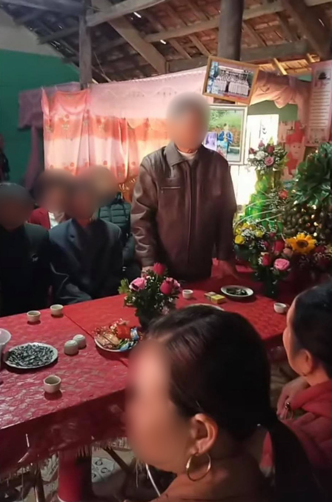 Màn ngã giá” thách cưới 25 triệu khiến dân mạng chia phe tranh cãi: Cô dâu chú rể mặt buồn rười rượi, thái độ của ông bác trưởng đoàn mới đáng nói!-2