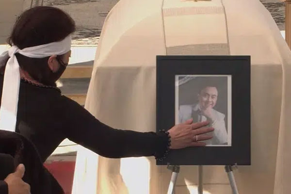 Xúc động với chia sẻ giữa đêm của NS Hoài Linh khi lễ an táng cố NS Chí Tài đang diễn ra tại Mỹ-4