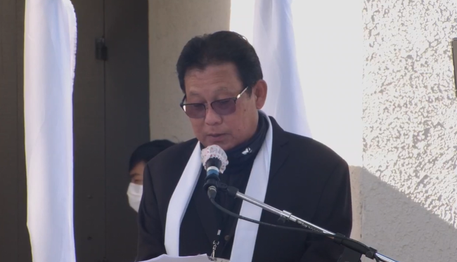 Lễ an táng cố nghệ sĩ Chí Tài tại Mỹ: Xúc động khoảnh khắc cuối cùng trong phòng hỏa táng, Phương Loan lưu luyến xoa di ảnh chồng-12