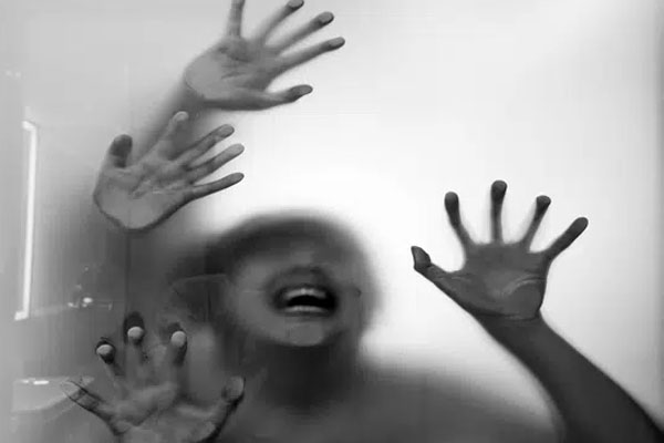 Bị chồng cùng bố chồng bắt xem phim người lớn, người phụ nữ thẳng thắn nói ra một câu, chẳng ngờ mở ra một loạt bi kịch đời mình-1