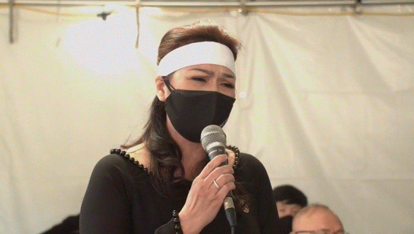 Vợ cố nghệ sĩ Chí Tài khóc nghẹn hát ca khúc Em ở đâu” tiễn biệt chồng lần cuối cùng-1