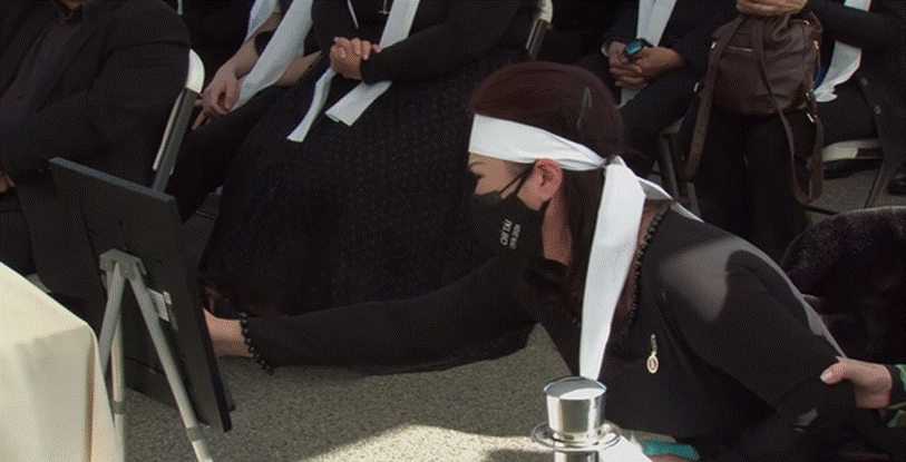 Vợ cố nghệ sĩ Chí Tài khóc nghẹn hát ca khúc Em ở đâu” tiễn biệt chồng lần cuối cùng-2