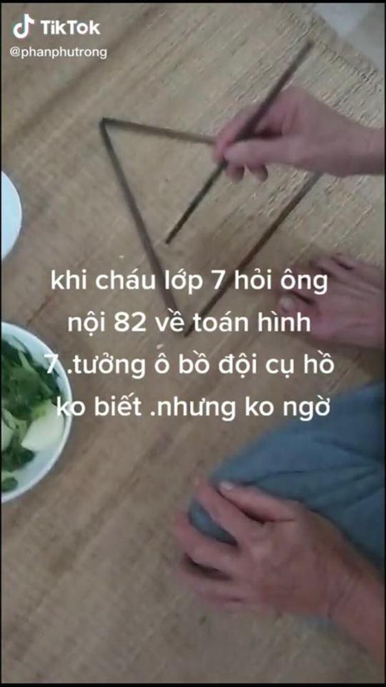 Cháu hỏi khó Toán lớp 7 trong giờ cơm, ông nội 82 tuổi trả lời vanh vách chả trật đi đâu được, dân mạng lập tức bái phục-1