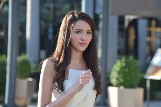 Ngày nghỉ đưa con về thăm mẹ đẻ, thấy bà hồ hởi khoe mới nhặt được một con mèo hoang mà tôi bật khóc và ân hận tột cùng