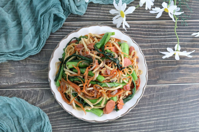 Làm món mì xào này một lần mà sau đó tuần nào cả nhà cũng order tôi làm lại-7