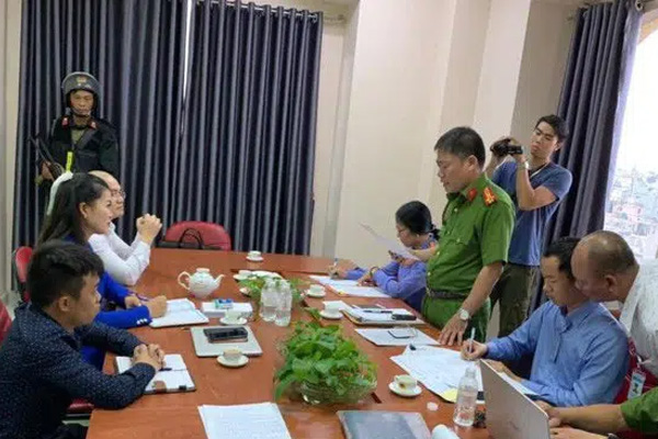 Vụ lừa khủng ở công ty Alibaba: Hé lộ bất ngờ về 20 thỏi vàng trọng lượng 7,3kg-2