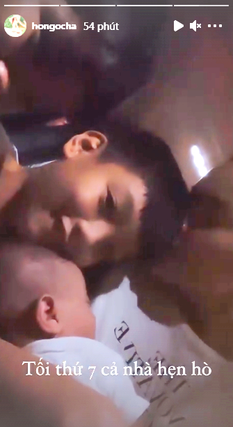 Subeo hào hứng giúp mẹ Hồ Ngọc Hà chăm sóc em trai dịp cuối tuần-1