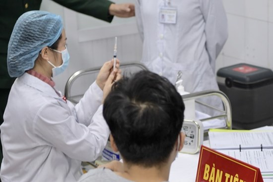 3 tình nguyện viên đầu tiên tiêm thử nghiệm vaccine Covid-19 Việt Nam đều khoẻ mạnh, kết thúc 72 giờ theo dõi, có thể về lại nơi cư trú