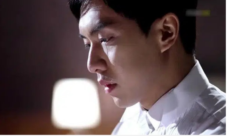 Vượt 300km về nhà ăn cơm với cô vợ mới cưới, anh chồng nhìn mẹ sốt cao nằm bẹp trên giường không ai bên cạnh mà thấy chát đắng cùng cực-2