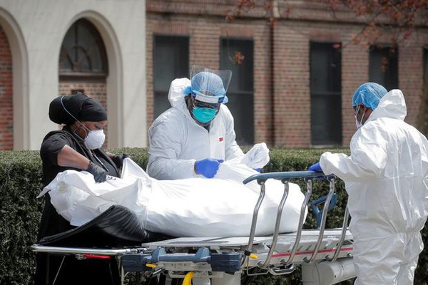 Bức hình ám ảnh: Bà mẹ đau đớn chia sẻ hình ảnh con trai ho ra máu, nhuộm đỏ tường trước khi lìa đời vì nhiễm Covid-19-5