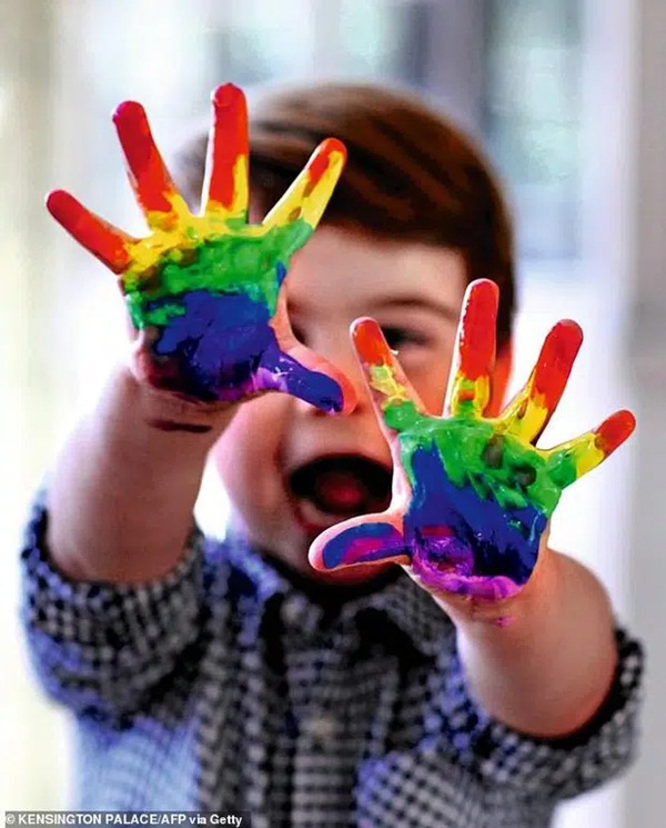 Nhìn lại năm 2020 của Hoàng gia Anh qua 9 bức ảnh được nhiều like nhất: Nhà Công nương Kate chứng tỏ đẳng cấp, Meghan Markle cũng không lép vế-6