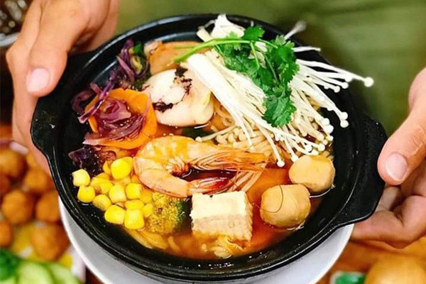 Bất ngờ với cách làm lẩu Thái của ông bố 8x có loại nguyên liệu không ai nghĩ đến-7