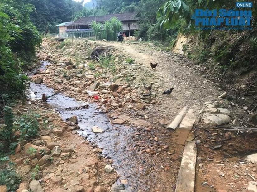 Căn nhà sàn đơn sơ của bố mẹ chồng cô dâu Thu Sao ở quê nhà-1