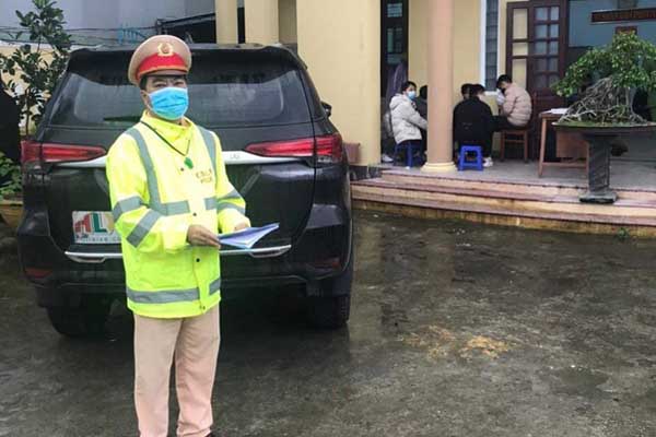 Chặn 3 ôtô chở 9 người Trung Quốc nhập cảnh trái phép-2