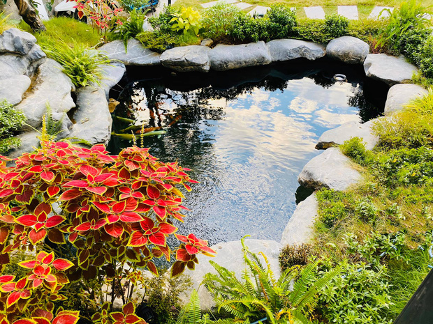 Biệt thự ven sông của Lã Thanh Huyền mùa Noel: Sang chảnh đẳng cấp 5 sao, ngắm góc nào cũng đẹp muốn xỉu-15