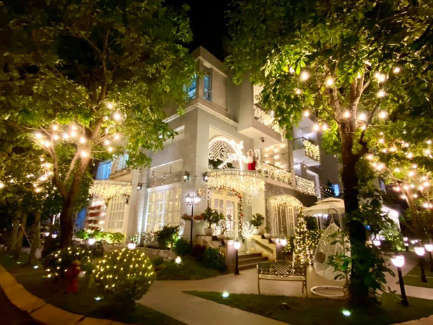 Biệt thự 12 tỷ của Thúy Hạnh lên đèn đón Giáng sinh: Lộng lẫy và toàn góc sống ảo” như quán cafe, dàn sao Vbiz phải trầm trồ-1