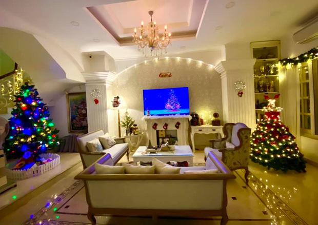 Biệt thự 12 tỷ của Thúy Hạnh lên đèn đón Giáng sinh: Lộng lẫy và toàn góc sống ảo” như quán cafe, dàn sao Vbiz phải trầm trồ-5