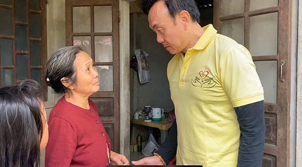 Ekip bắt đầu thực hiện di nguyện của cố NS Chí Tài: Không chỉ cứu trợ miền Trung mà còn có chuyến từ thiện thường niên-3