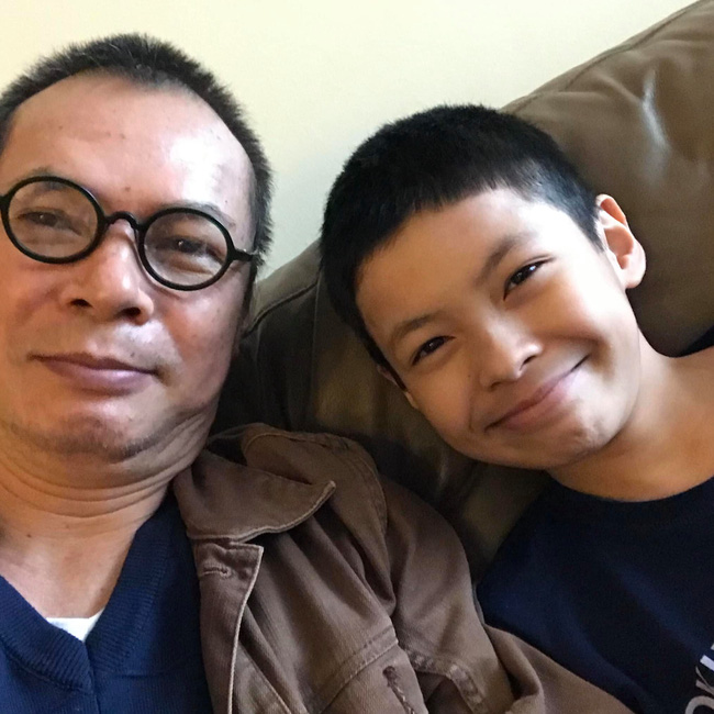 Mới ngày nào bóc phốt bố mê gái trong Bố ơi mình đi đâu thế, giờ cậu bé này đã trổ mã như trai Hàn, cách gia đình dạy dỗ ai cũng thích thú-2