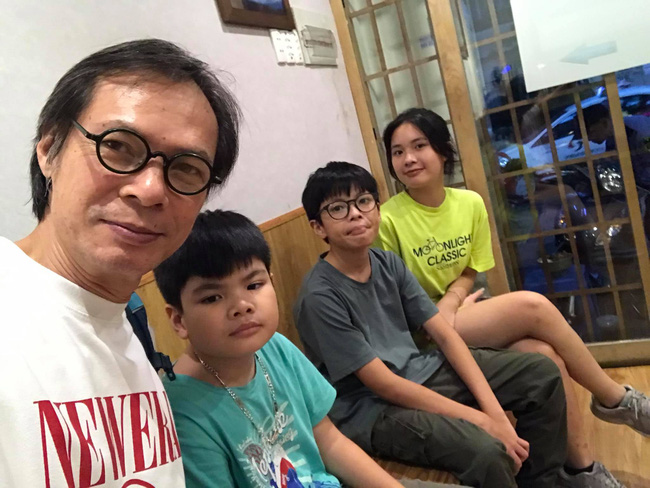 Mới ngày nào bóc phốt bố mê gái trong Bố ơi mình đi đâu thế, giờ cậu bé này đã trổ mã như trai Hàn, cách gia đình dạy dỗ ai cũng thích thú-6