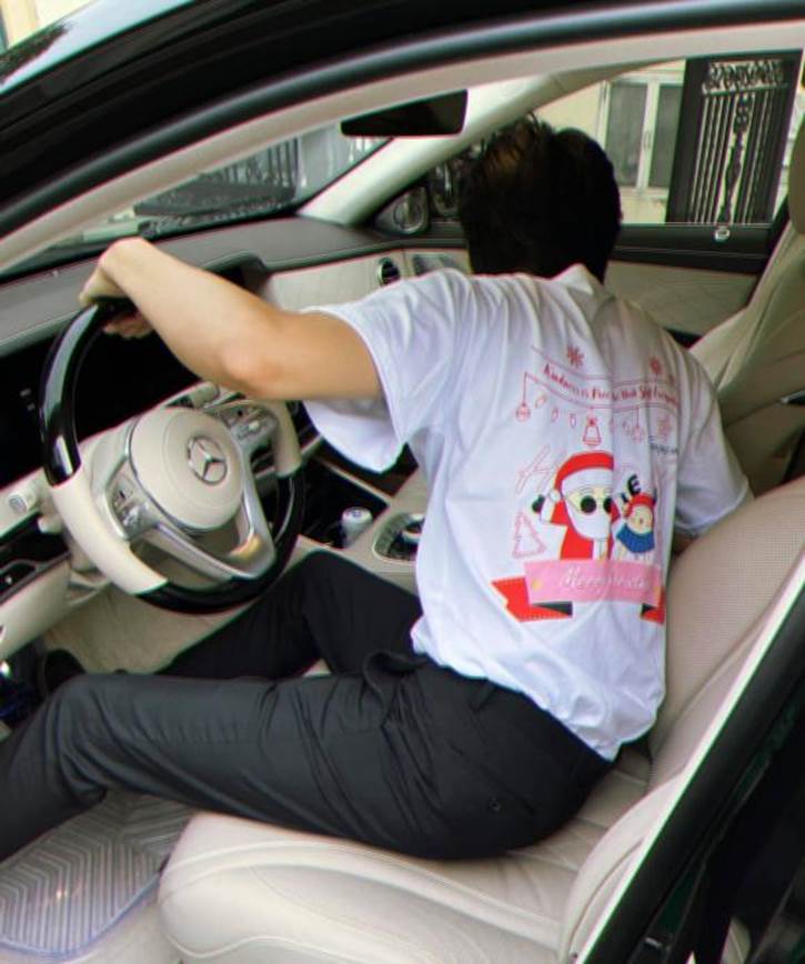 Chỉ mới 20 tuổi em trai Hòa Minzy sở hữu chiếc xế hộp tiền tỷ khiến ai cũng mê mệt-2