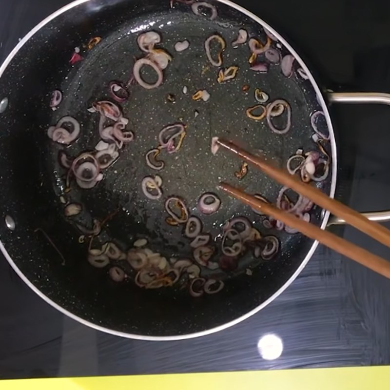 Mách chị em cách chữa cháy cho bữa tối trong những ngày cuối năm bận rộn: Chỉ 10 phút vào bếp là xong&nbsp;bát canh với đầy đủ rau, thịt và trứng!-5