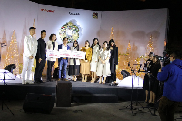 Triển lãm tranh Chạm để lan tỏa yêu thương-1