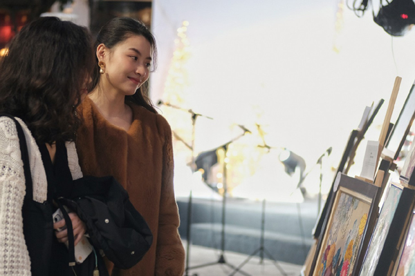 Triển lãm tranh Chạm để lan tỏa yêu thương-4