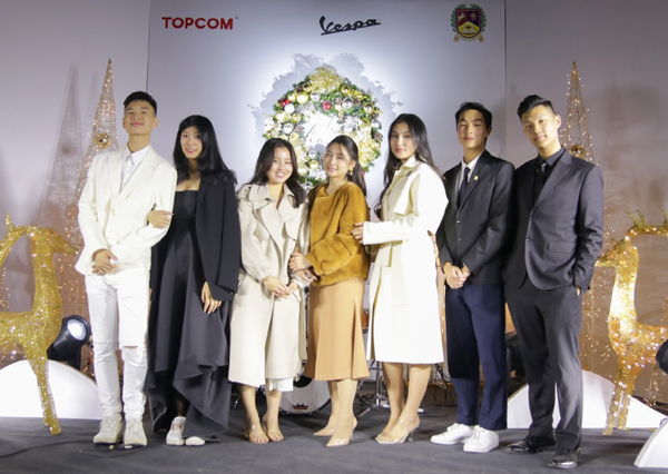 Triển lãm tranh Chạm để lan tỏa yêu thương-5