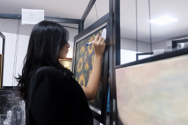 Triển lãm tranh Chạm để lan tỏa yêu thương-3