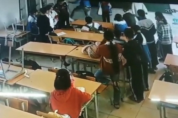 Khởi tố phụ huynh hành hung nam sinh lớp 6-1