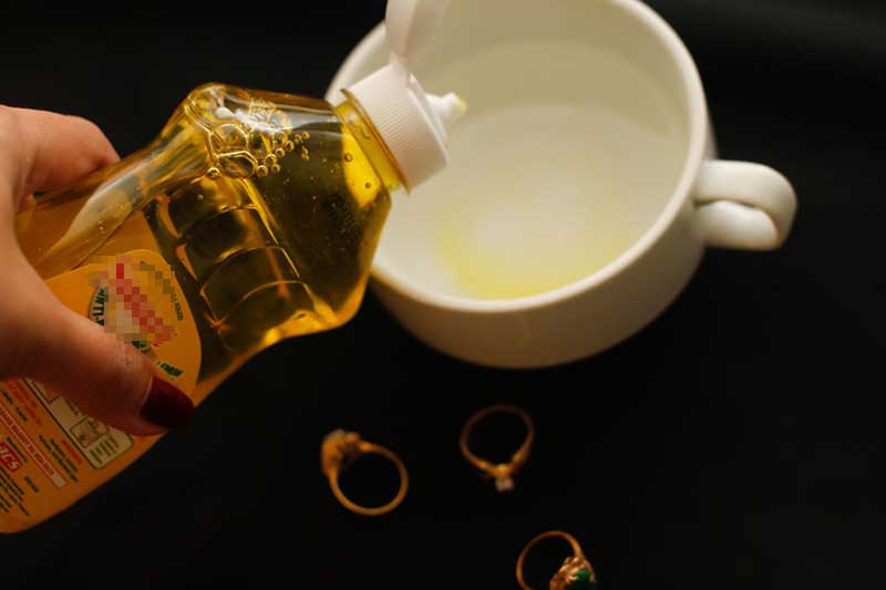 Cách làm sạch đồ trang sức bằng vàng bạc tại nhà nhanh chóng, đơn giản mà không hề tốn kém, chị em tha hồ xúng xính diện đón năm mới-2