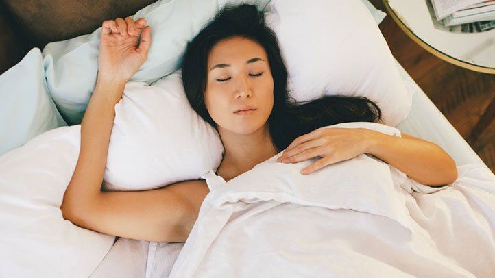 7 thói quen xấu khi ngủ hủy hoại sức khỏe và khiến bạn trở nên xấu xí hơn, đặc biệt là điều cuối cùng-1