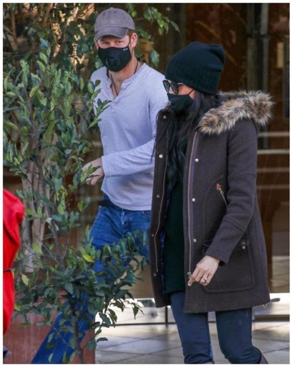 Meghan bị nghi ngờ có bầu trở lại sau cú sốc sảy thai khi lộ vòng 2 phát tướng-3